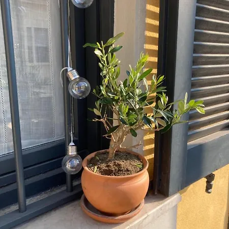 Squisito Appartamento In Stabile Vecchia Milano Exterior photo